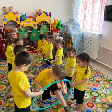   В младшей группе «Зайчата» прошло открытое занятие по физическому развитию.